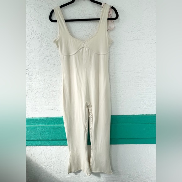 Oh Polly Axelle Sweetheart Neckline Flare Hem Jumpsuit Cream NWT Size 12 - Picture 2 of 12